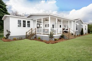 Showing mobile home exterior at Charleston dealership