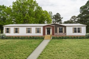 Displaying Mallard manufactured home exterior and entryway